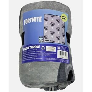 Fortnite Plush Throw 46x60in Polyester Grey Tomatoe Face Pizza Design Blanket